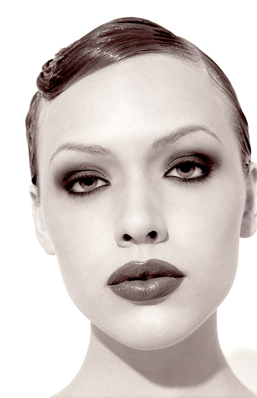 Carina beauty black-and-white morose carl